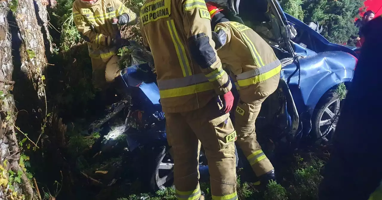 Szokujący finał nocnej jazdy Audi TT. 20-letni kierowca zginął na miejscu