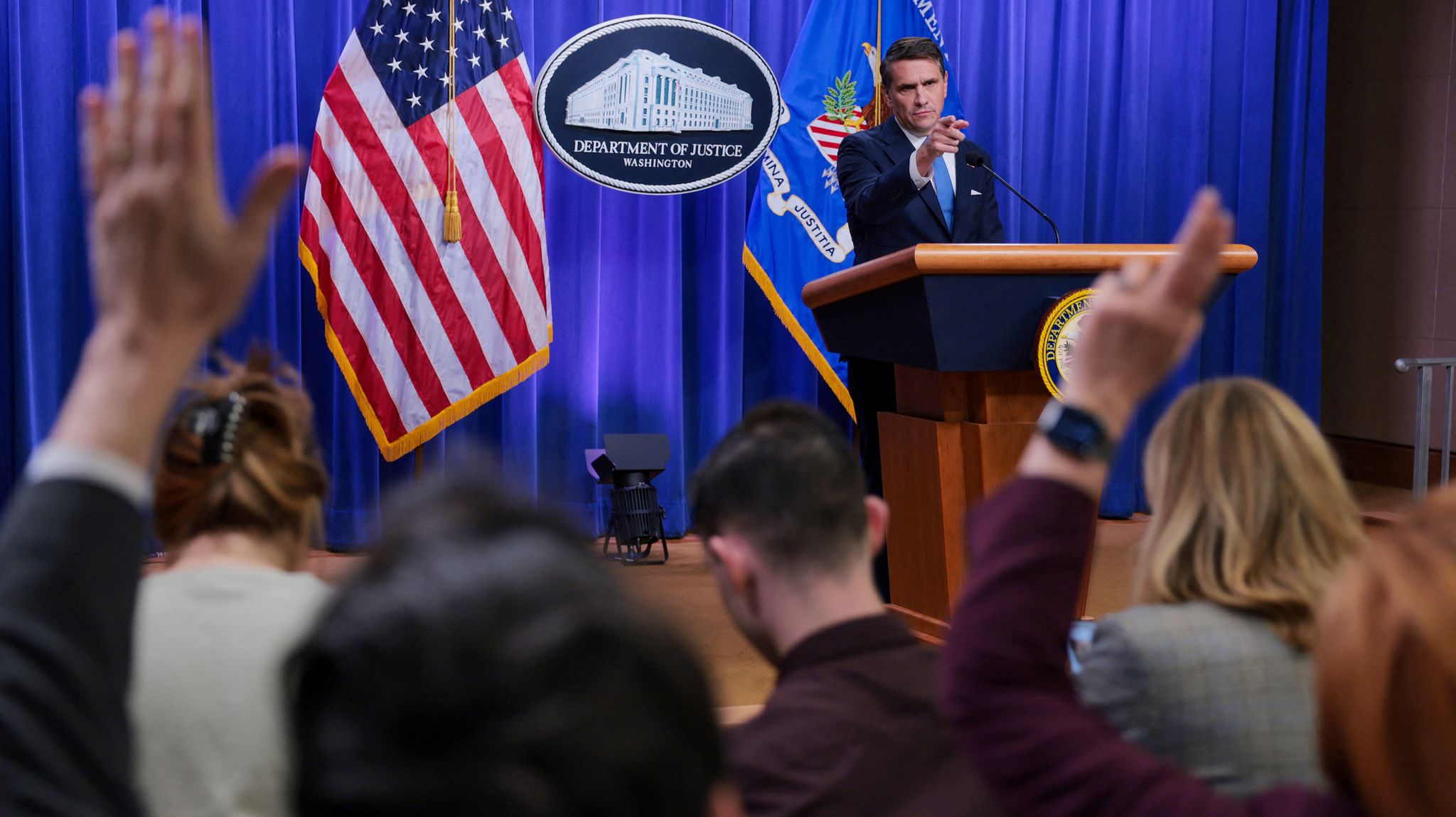 Nowe akta Epsteina: sieć prestiżu, która chroniła pedofila latami