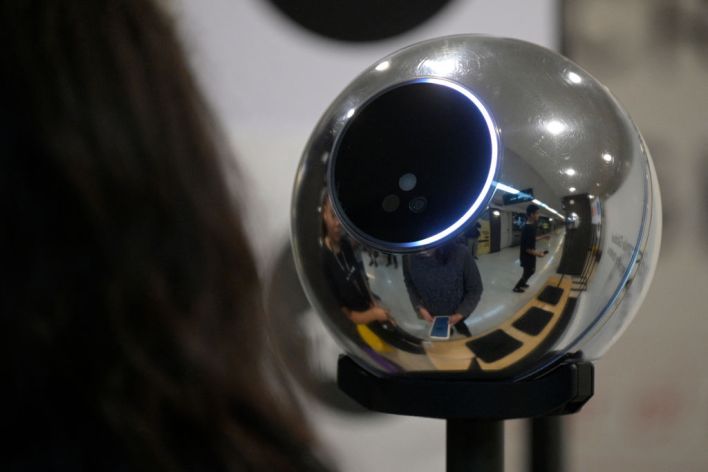Altman kontrowersyjnie zwija światowy projekt, gdy OpenAI przygotowuje się do IPO.