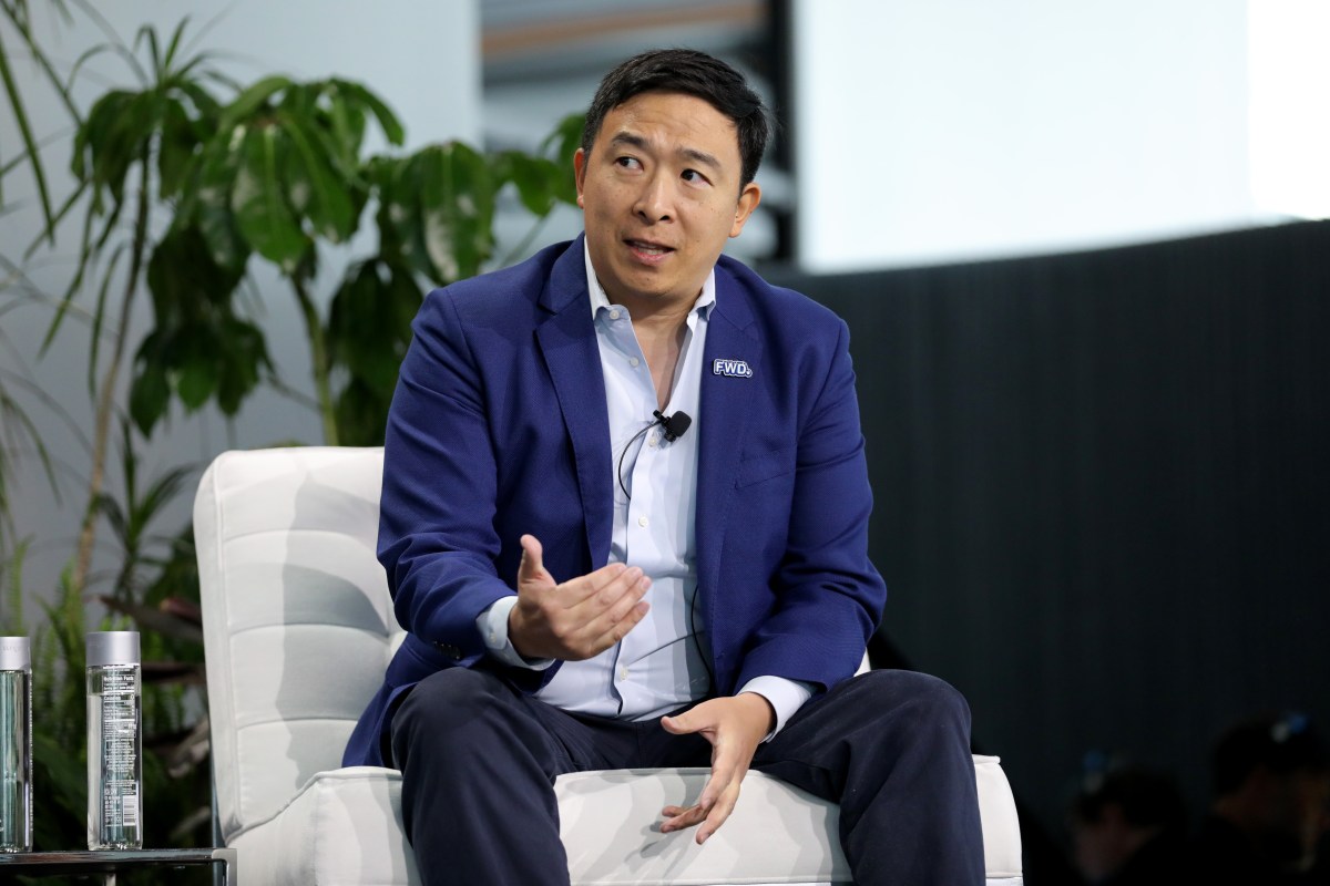 Andrew Yang płaci za mniej korzystania z telefonu.
