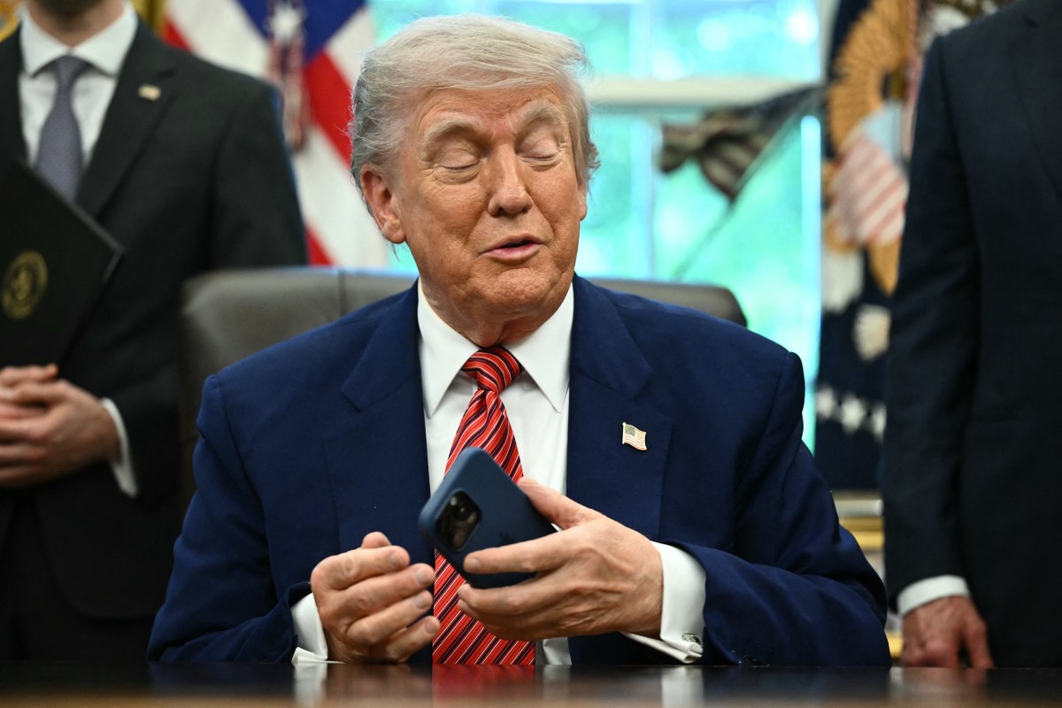 Trump rozmawia z firmami AI o podziale zysków z technologią.