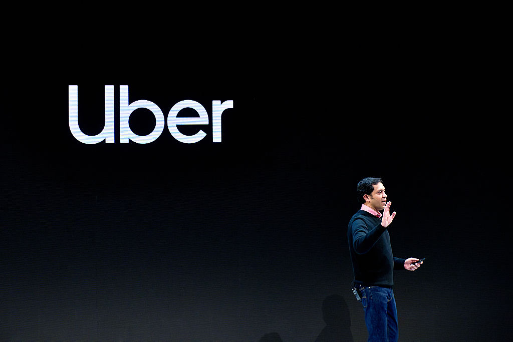 Uber buduje "aplikację do wszystkiego", poszerzając ofertę o podróże i usługi finansowe.